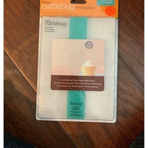 New Cricut Cuttlebug Basic Shapes Embossing Folder and Border 2002166 Scrapbook